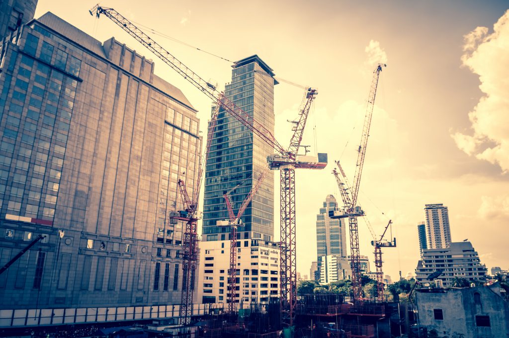 Why Commercial Construction Companies Work For Large Projects